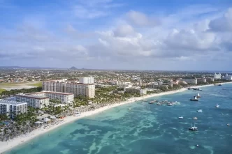 Aruba é eleita o destino número 1 do Caribe no Travelers' Choice 2025