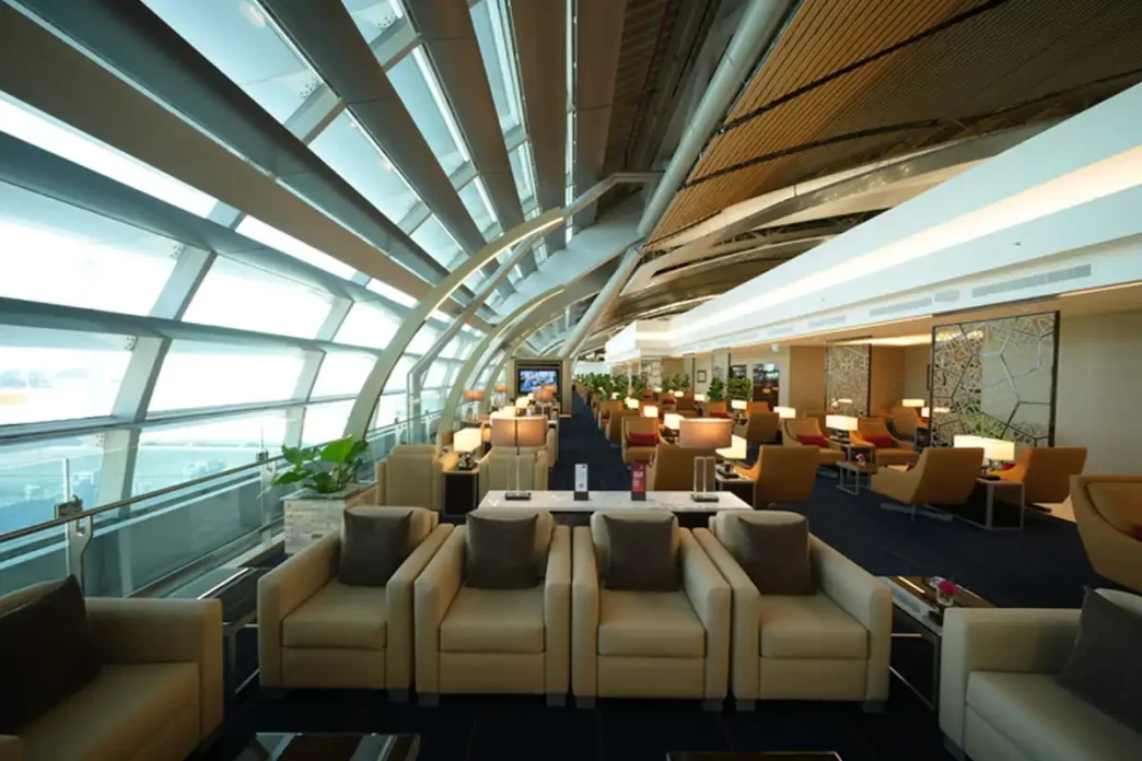 Emirates inaugura seu segundo maior lounge em Bangkok