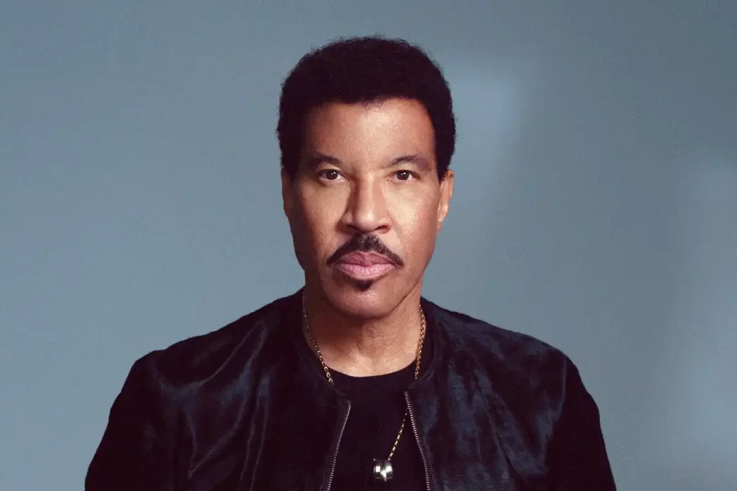 Lionel Richie é anunciado no The Town 2025. Venda geral de ingressos inicia em 27/05.
