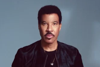 Lionel Richie é anunciado no The Town 2025. Venda geral de ingressos inicia em 27/05.