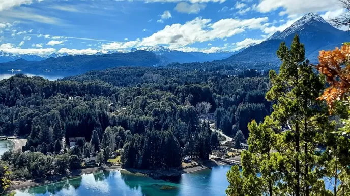 Villa La Angostura, em Neuquén (Foto: Francisco Ghisletti - Unsplash)
