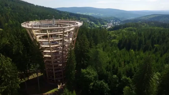 Descubra a República Tcheca das alturas: Vistas panorâmicas, trilhas e pontes suspensas