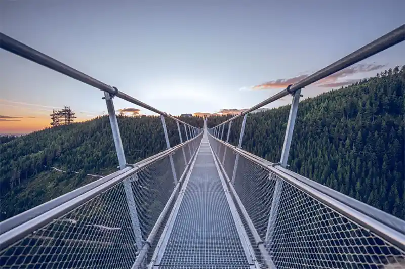 Descubra a República Tcheca das alturas: Vistas panorâmicas, trilhas e pontes suspensas