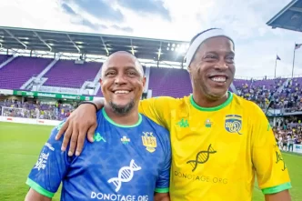 Ronaldinho Gaúcho e Roberto Carlos promovem jogo festivo em Miami